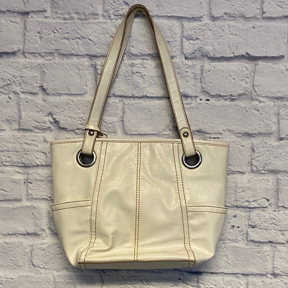 Relic Cream Shoulder Bag - Picture 3 of 9